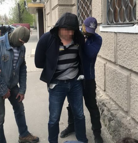 Співробітники СБУ затримали на хабарі старшого слідчого Головного управління Національної поліції в Харківській області.