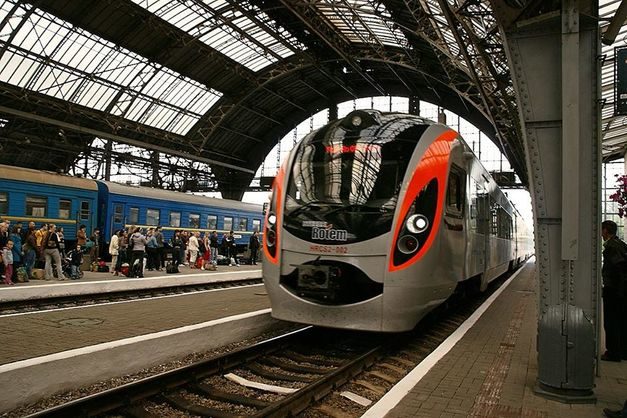 Україна спільно з залізничною компанією з Угорщини планує запустити потяг Мукачево-Будапешт.