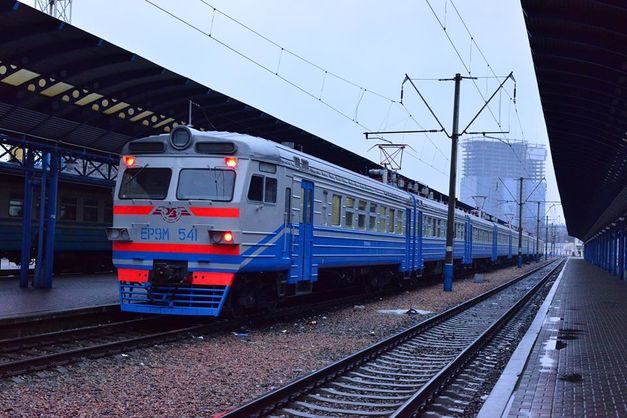 З початком літа Укрзалізниця запустить два модернізованих приміські електропоїзди для жителів Донецької області.