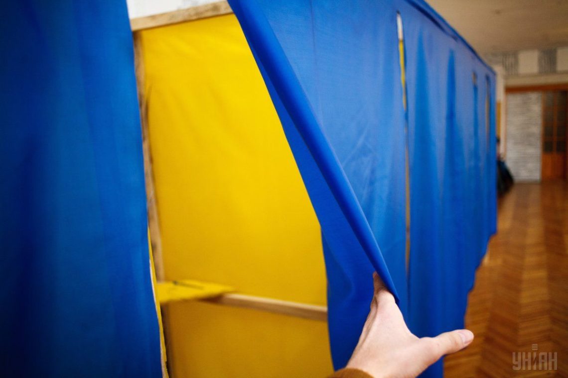 Если бы выборы президента Украины проходили в середине апреля 2018 года, то победила бы лидер партии Батькивщина Юлия Тимошенко.