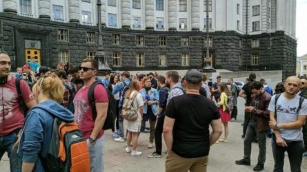 В субботу, 19 мая, в Киеве возле здания Кабинета министров Украины около 200 активистов собрались на Конопляный марш (Марш свободы).