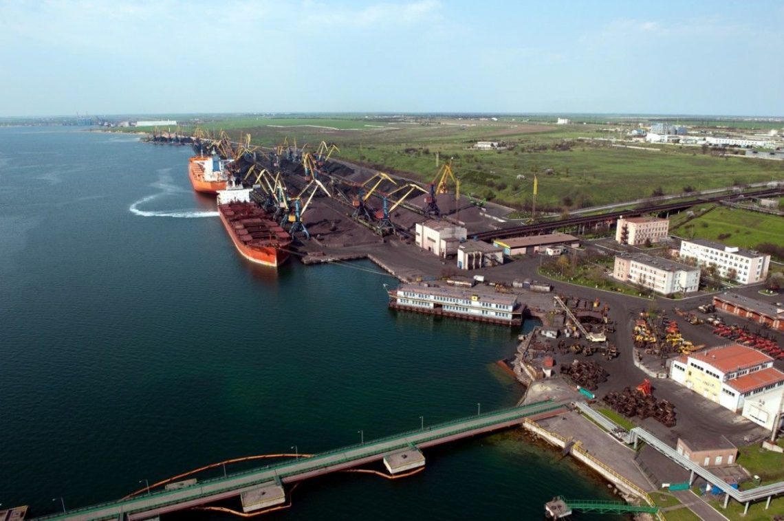 Антикорупційне бюро вилучило в морському порту Одеської області деякі документи щодо державних закупівель.