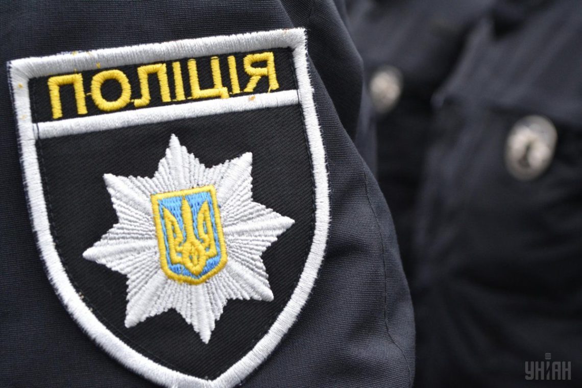 У Києві силовики викрили заступника директора однієї з гімназій міста в скоєнні ряду злочинів.