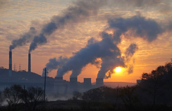 В ряде районов Киева зафиксирован очень высокий уровень загрязнения атмосферы диоксидом азота.