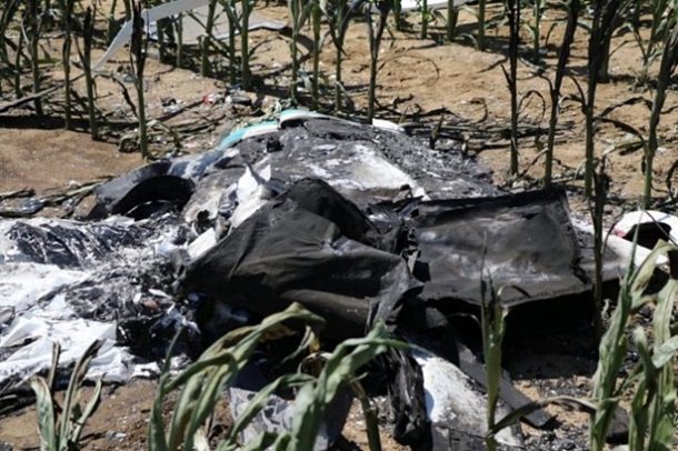 Літак впав на кукурудзяне поле в півтора кілометрах від аеропорту Печ. На місці падіння утворилися випалені ділянки діаметром від 5 до 10 метрів.
