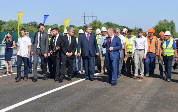 Петро Порошенко в п'ятницю, 1 червня, відкрив мостовий перехід на автодорозі М-15 Одеса - Рені.