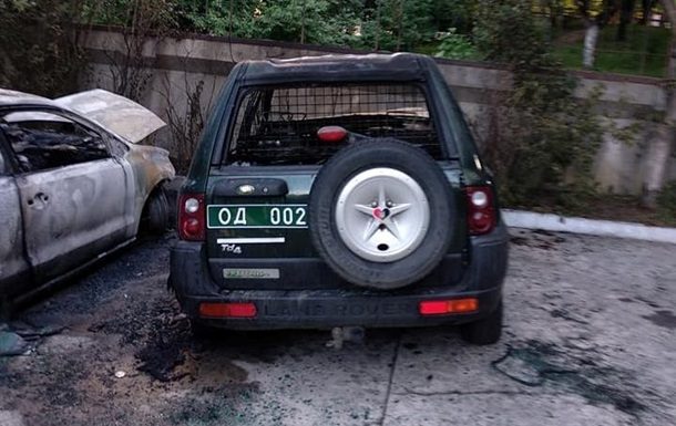 У ніч на 4 червня в Рівному підпалили два автомобілі, один з яких належить активісту Майдану й волонтеру Роману Ковалю.