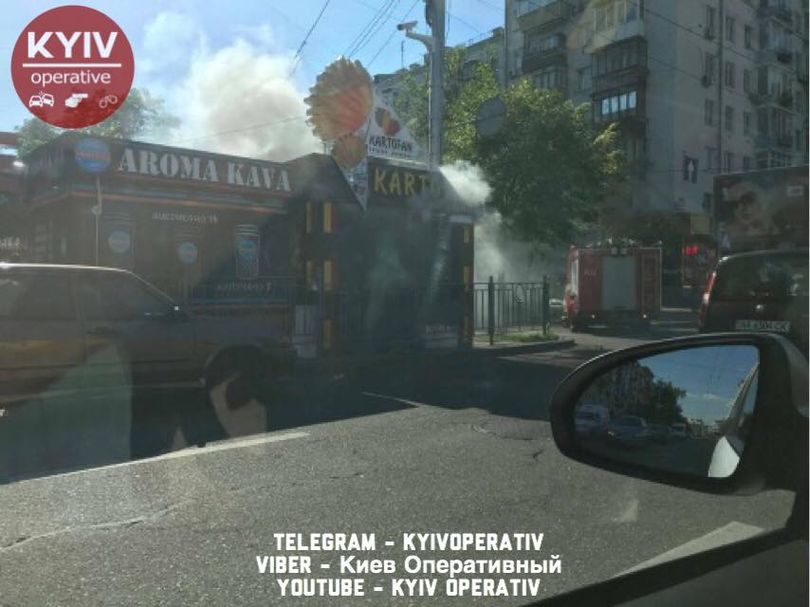 За даними dtp.kiev.ua, у кафе Kartofan сталося розплавлення активної зони фритюрниці з поширенням відкритого вогню й продуктів горіння за межі кіоску.