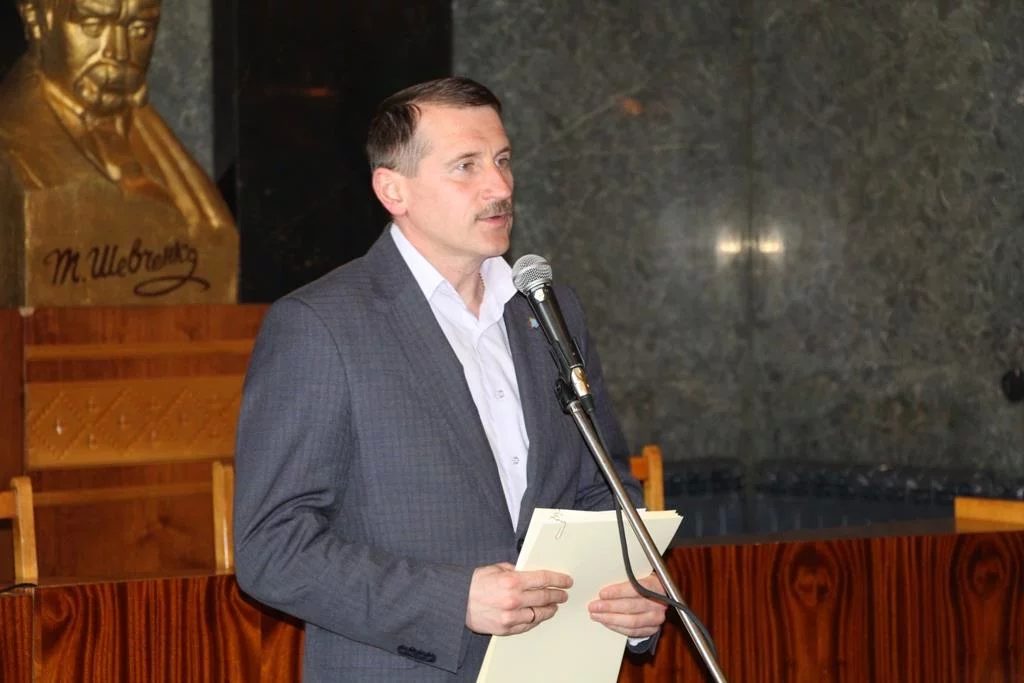 Міський голова Дрогобича Тарас Кучма попросив вибачення за те, що вдарив в обличчя чоловіка під час зустрічі з громадою.