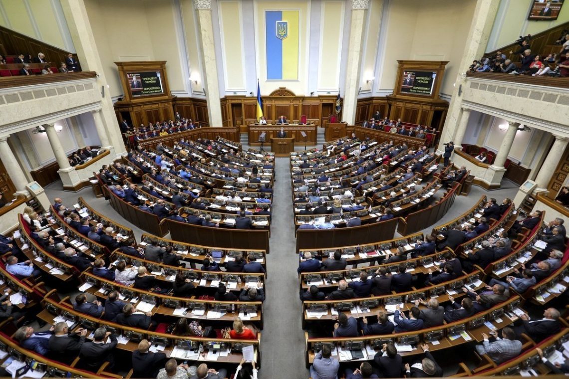Верховна Рада на пленарному засіданні продовжить у другому читанні розглядати законопроект про Вищий антикорупційний суд.