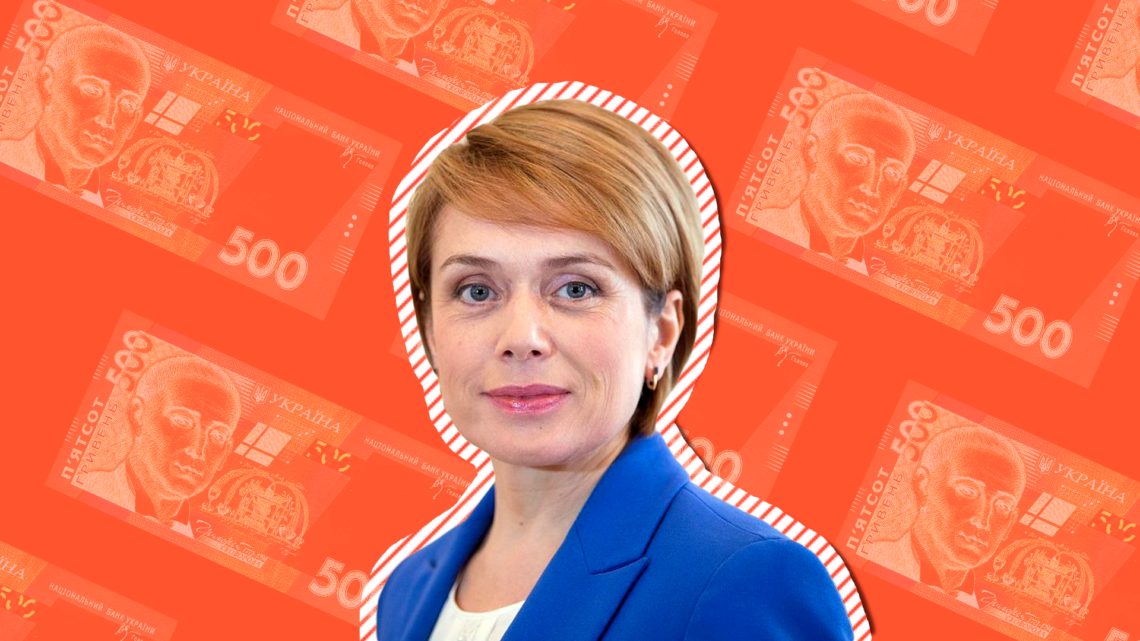 Лилия Гриневич в прошлом месяце заработала около 38,5 тысяч гривен. Ее заместители получили почти такие же суммы.