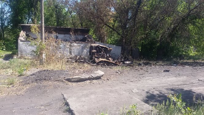 Вранці 7 червня терористи підірвали вибуховий пристрій у житловому кварталі селища Голубівське Луганської області, розташованого на тимчасово окупованій території.