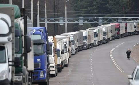 В пункті пропуску в Чернігівській області на українсько-російському кордоні утворилася черга з 85 вантажних автомобілів.