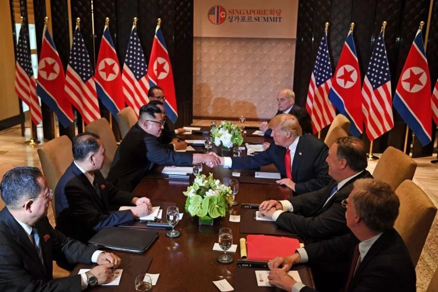 Кім Чен Ин і президент Трамп перейшли до другого раунду переговорів, які завершаться робочим обідом.