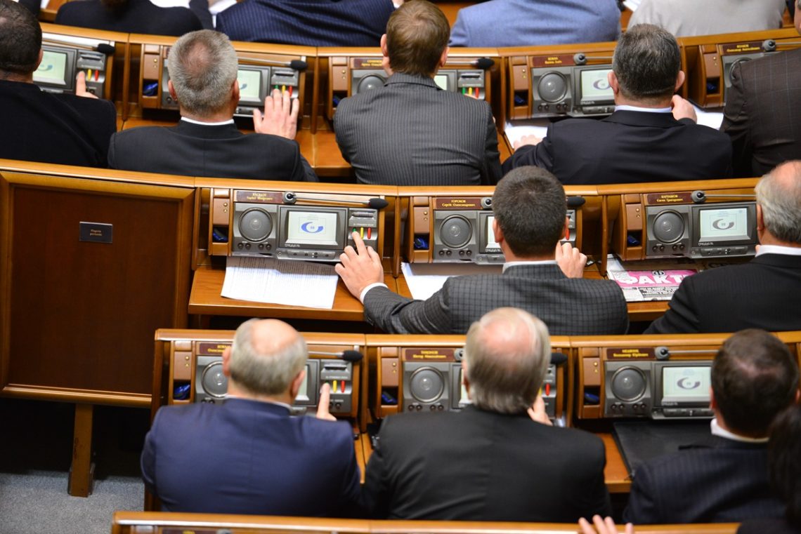 Один із членів українського парламенту зареєстрував законодавчу ініціативу про введення відповідальності за кнопкодавство.