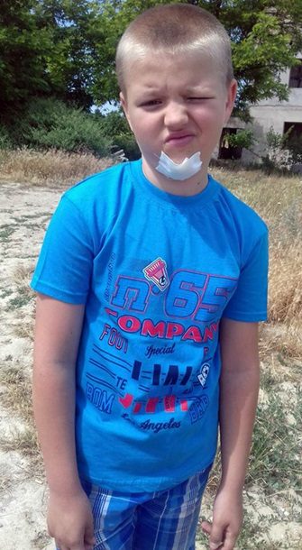 У селі Холодна Балка Біляївського району Одеської області дев'ятирічний хлопчик на ім'я Максим провалився в катакомби, катаючись на велосипеді по вулиці.