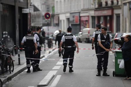 Поліція Парижа затримала чоловіка, який раніше взяв у заручники кілька людей і зажадав надати йому можливість зв'язатися з іранським посольством.