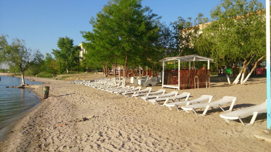 Через значне перевищення кількості шкідливих бактерій в Миколаєві заборонили купатися на декількох пляжах.
