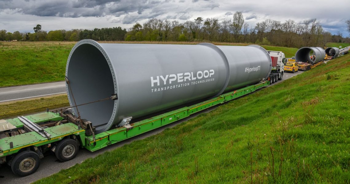 Будівництво 1 кілометра Hyperloop коштуватиме близько 10 мільйонів доларів, а квиток коштуватиме дешевше, ніж на літак і поїзд.