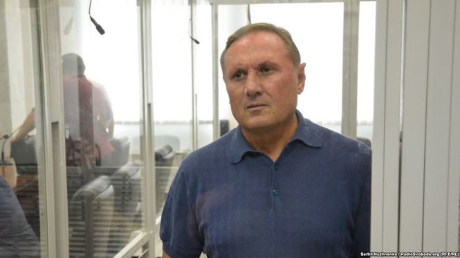 В пятницу, 15 июня, Старобельский районный суд Луганской области продлил на два месяца содержание под стражей экс-главе фракции Партии регионов в Верховной Раде Александра Ефремова.