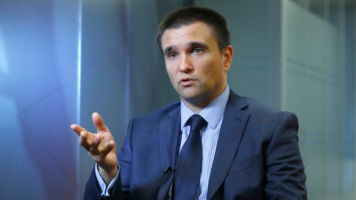 Міністр закордонних справ Павло Клімкін заявив, що реалізація стратегії малих кроків із ​​деокупації Донбасу, яку запропонував голова МВС Арсен Аваков, поки що неможлива через протидію Росії.