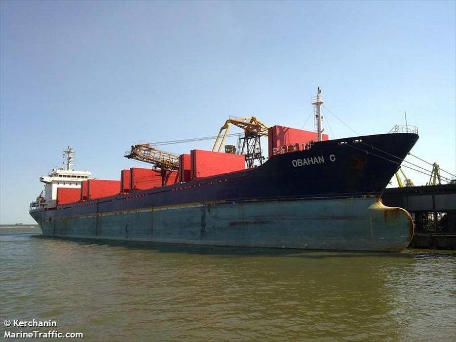 Берегова охорона ФСБ Росії в 27 км від Бердянської коси, в Азовському морі, затримала турецький балкер ATA.