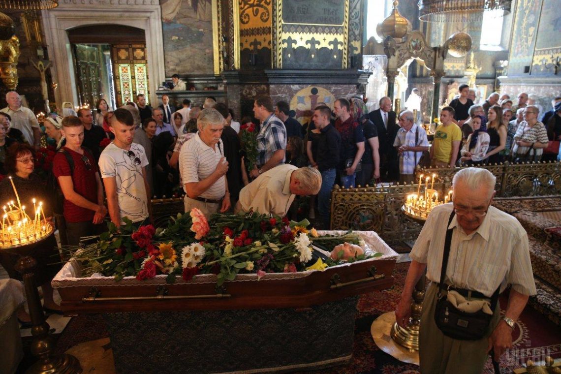 У четвер, 21 червня, в Києві проходить церемонія прощання з українським поетом і громадським діячем Іваном Драчем.