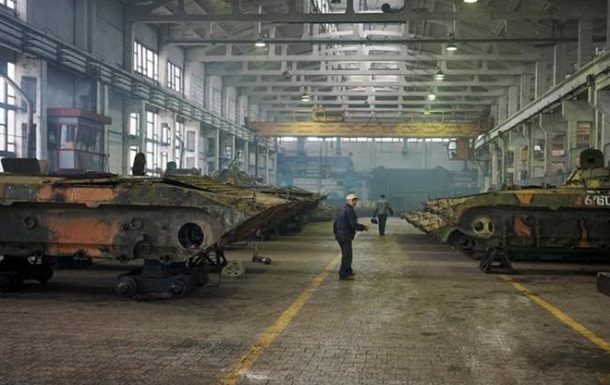 На Житомирському бронетанковому заводі співробітники СБУ і військової прокуратури проводять слідчі дії.