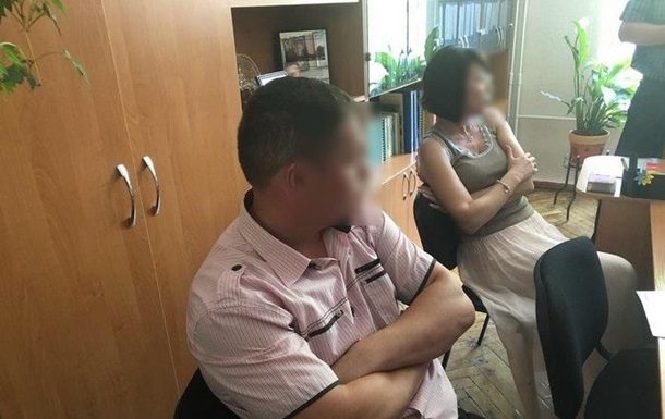 Силовики задержали и объявили о подозрении в получении взятки заведующей и доценту одной из кафедр Черкасского государственного технологического университета.