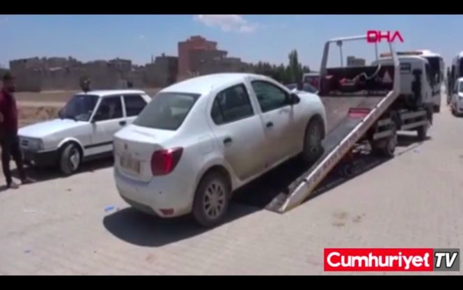 У місті Суруч турецька поліція переслідувала і відкрила вогонь по автомобілю з підробленими бюлетенями.