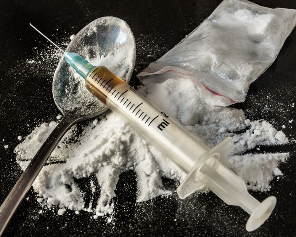 За даними Міністерства охорони здоров'я, в Україні 346 тисяч людей вживають ін'єкційні наркотики.