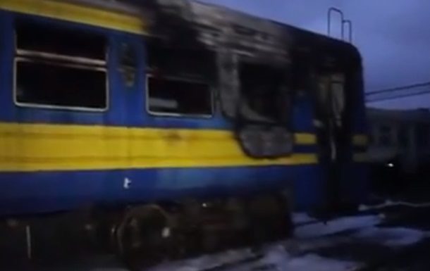 У місті Коломия Івано-Франківської області загорівся приміський поїзд. Пасажири рятувалися від диму і вогню, вистрибуючи з вікон.
