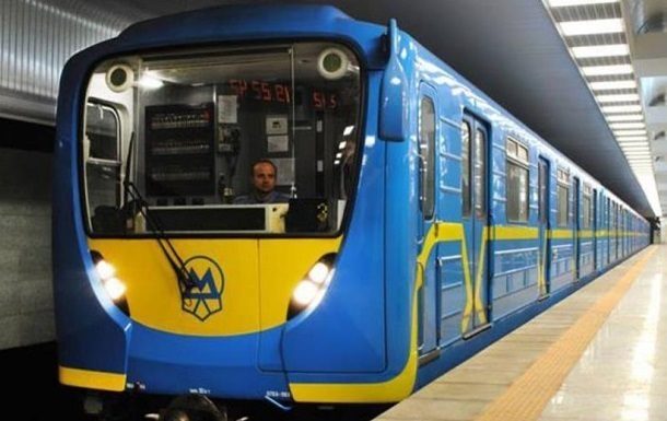 Київський метрополітен і наземний комунальний транспорт у ніч на 4 липня на годину продовжать свою роботу.