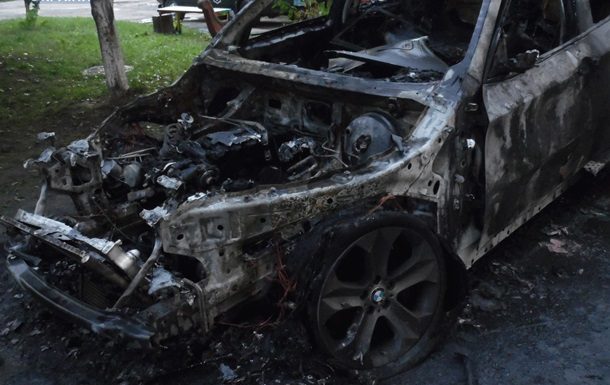 У Рівненській області в місті Дубровиці вночі 4 липня невідомі підпалили автомобіль заступника голови райдержадміністрації.