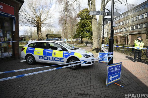 Поліція Великої Британії відмовилася проводити паралелі між тяжким отруєнням двох людей в Еймсбері та інцидентом з екс-агентом Сергієм Скрипалем.