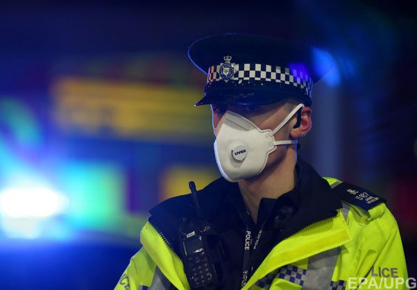 Британська поліція встановила особи чоловіка і жінки, які були виявлені без свідомості в одному з будинків в Еймсбері.