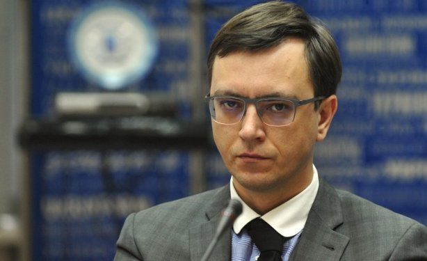 Міністр інфраструктури Омелян подасть позов до нардепа Вадатурського за наклеп після того, як знайде гроші на адвокатів.