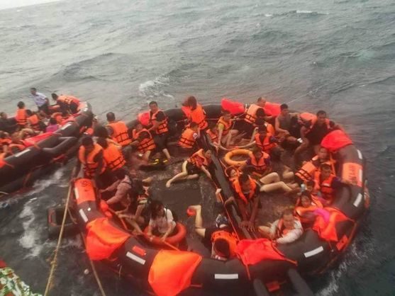 У Таїланді внаслідок аварії туристичного човна в Андаманському морі біля острова Пхукет пропали безвісти 49 осіб.