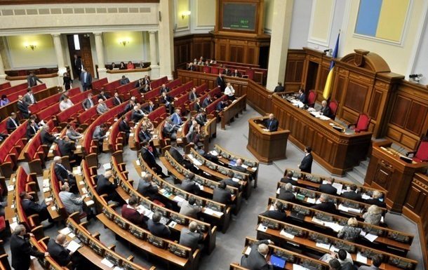 Після голосування спікер парламенту Андрій Парубій повідомив, що фракції «Народний фронт» і Радикальна партія подали заявку на оголошення перерви в пленарному засіданні.