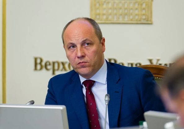 Голова Верховної Ради Андрій Парубій заявив, що з 2019 року в парламенті планують запровадити електронні ідентифікаційні картки для народних депутатів.