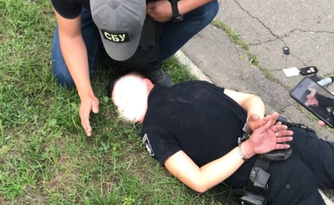 У п'ятницю, 6 липня, в Києві за хабарництво затримали працівника патрульної служби поліції.