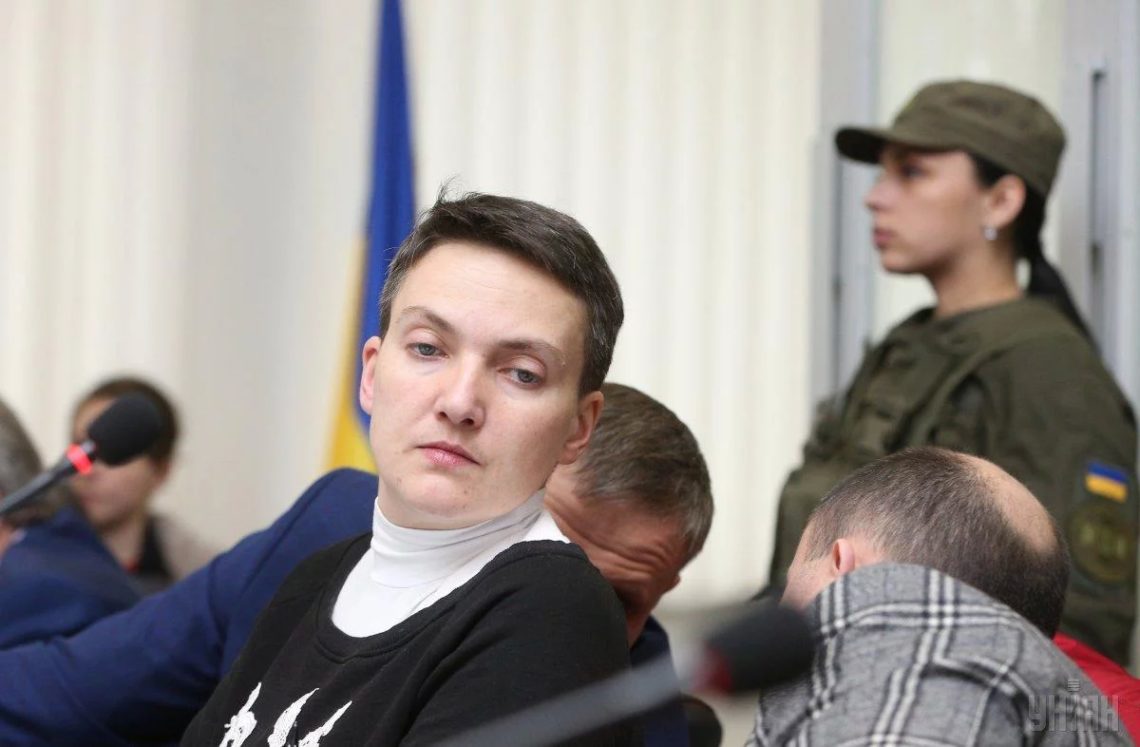 Прес-секретар Надії Савченко Тетяна Проторченко зустрілася з народним депутатом в слідчому ізоляторі.