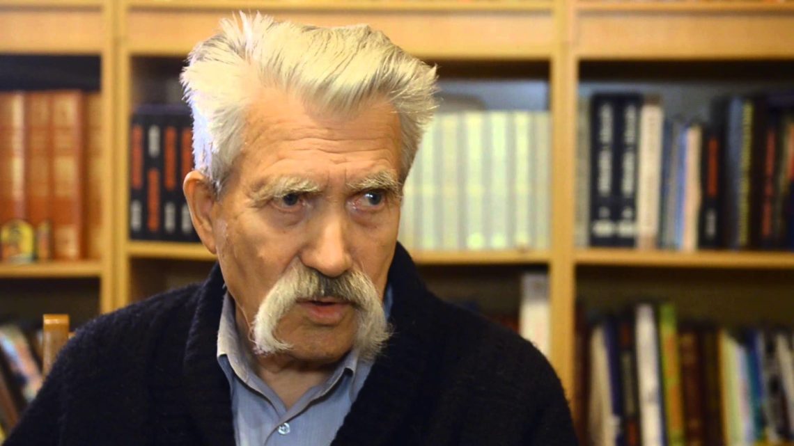 Відомий 89-річний український політик і громадський діяч Левко Лук'яненко потрапив до реанімації.