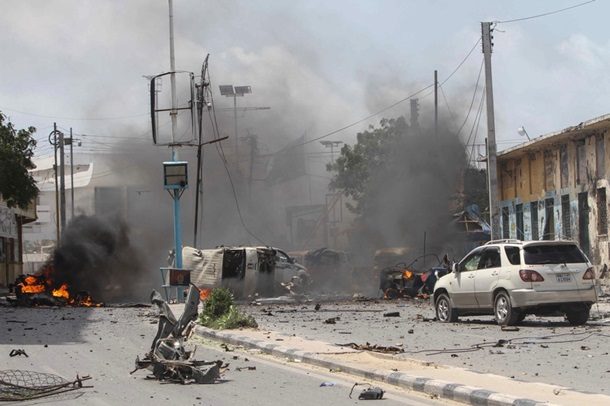 У столиці Сомалі - Могадішо - екстремісти атакували будівлю Міністерства внутрішніх справ, в результаті чого загинули дев'ятеро людей.