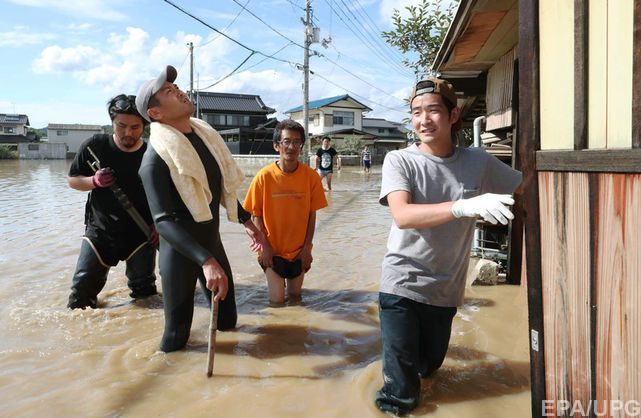 Кількість загиблих у результаті зливових дощів, зсувів і повені в Японії досягла 85. Ще 58 осіб вважаються зниклими безвісти.