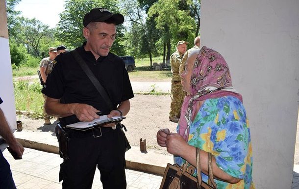 У взятому під контроль українськими військовими Золотому-4 Луганської області з'явився дільничний інспектор та інші представники органів влади.