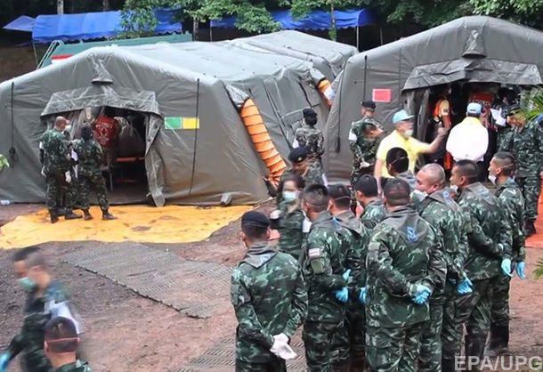 У Таїланді рятувальники готуються до другої частини операції з порятунку з підтопленої печери Кхао Луанг підліткової футбольної команди та їхнього тренера.