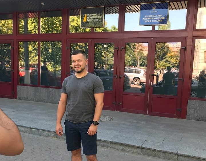 Объявленный в международный розыск один из менеджеров Трейд Коммодити вернулся в Украину и сходил в НАБУ.