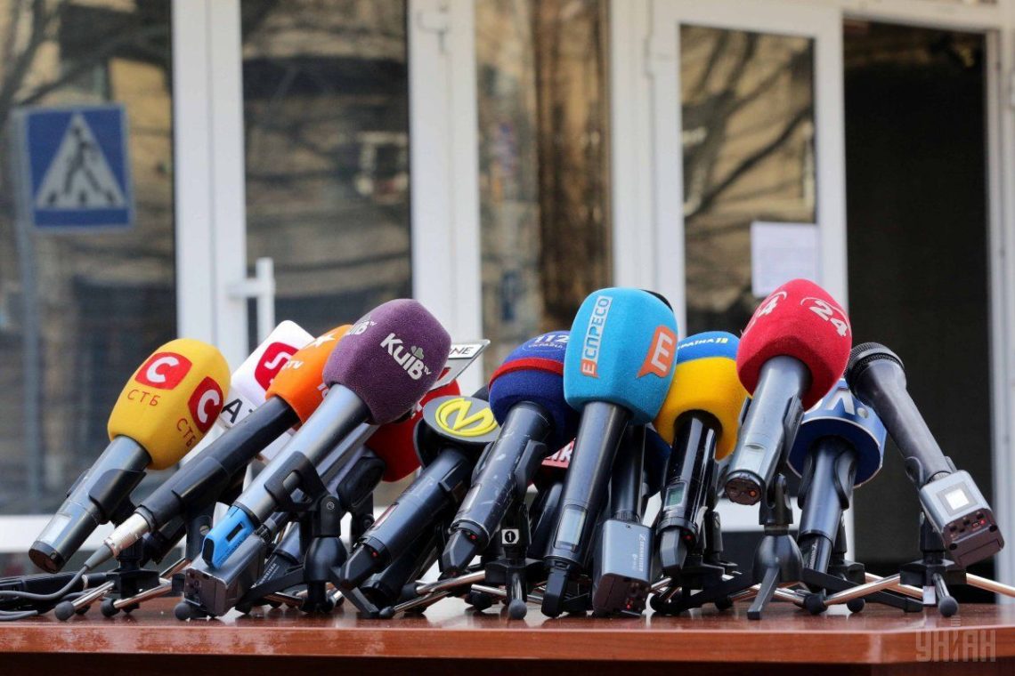 Комітет з питань регламенту та організації роботи Верховної Ради пропонує створити у парламенті прес-центр для журналістів, водночас обмеживши їм доступ до кулуарів на першому й другому поверхах.