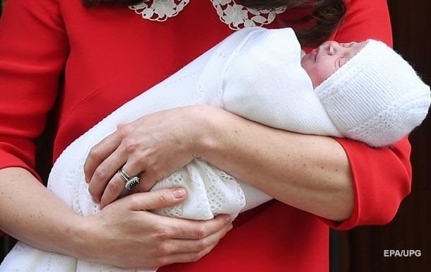 Королівське подружжя принца Вільяма і Кейт Міддлтон, які в квітні втретє стали батьками, хрестили новонародженого сина принца Луї Артура Чарльза Кембриджського.